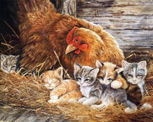 Cargar imagen en el visor de la galería, Punto De Cruz Diamante - Punto De Cruz Diamante - Gatitos Y La Gallina - Figuredart - Gatos Mascotas Punto De Cruz Diamante Animales