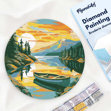 Cargar imagen en el visor de la galería, Diamond Painting en Disco de Madera - Canoa en lago de montaña