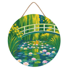 Cargar imagen en el visor de la galería, Diamond Painting en Disco de Madera - Nenúfares y puente japonés - Monet