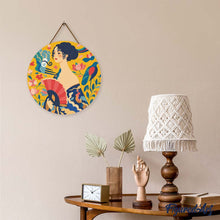 Cargar imagen en el visor de la galería, Diamond Painting en Disco de Madera - Dama con abanico - Klimt