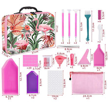 Cargar imagen en el visor de la galería, Estuche Diamond Painting Flamenco Rosa con 70 Botes + Accesorios