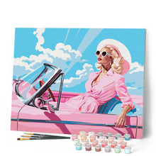 Cargar imagen en el visor de la galería, Diva en un Auto Retro Rosa