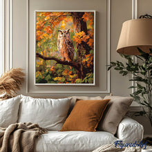 Cargar imagen en el visor de la galería, Búho entre hojas doradas