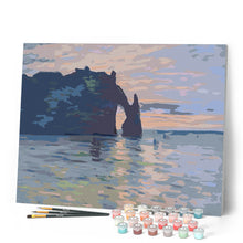 Cargar imagen en el visor de la galería, Acantilado en Étretat al atardecer - Monet