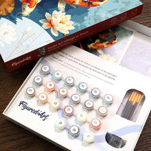 Cargar imagen en el visor de la galería, Kit Regalo Pintura por números - Carpa Koi Vintage y Flores