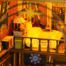 Cargar imagen en el visor de la galería, Book nook - Casa Mágica de Mira