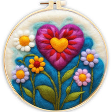 Cargar imagen en el visor de la galería, Kit de needle felting - Corazón Floreciente