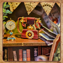 Cargar imagen en el visor de la galería, Book Nook - Librería de Música y Recuerdos