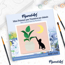 Cargar imagen en el visor de la galería, Mini Pintura por Números 20x20cm con bastidor Gatito y planta con luna