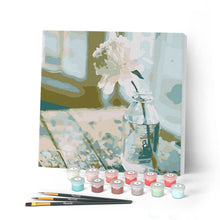 Cargar imagen en el visor de la galería, Mini Pintar por Números 20x20cm con bastidor Flor blanca