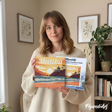 Cargar imagen en el visor de la galería, Mini Pintura por Números 20x20cm con bastidor Póster de Viaje Malibú