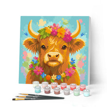 Cargar imagen en el visor de la galería, Pintar por numeros Figured'Art - Mini Pintura por Números 20x20cm con bastidor - Highland Cow reina del jardín