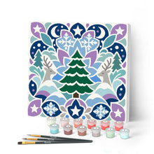 Cargar imagen en el visor de la galería, Pintar por numeros Figured'Art - Mini Pintura por Números 20x20cm con bastidor - Mandala navideño