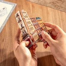 Cargar imagen en el visor de la galería, Book Nook - Escena de calle