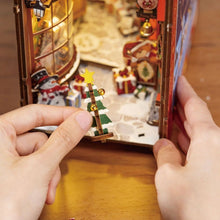 Cargar imagen en el visor de la galería, Book Nook Calle de Navidad