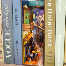 Cargar imagen en el visor de la galería, Book Nook - El Mundo de Vincent