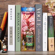 Cargar imagen en el visor de la galería, Book Nook - Viaje de Sakura
