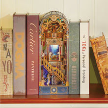 Cargar imagen en el visor de la galería, Book Nook - Museo del Espacio-Tiempo