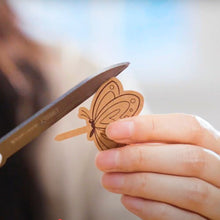 Cargar imagen en el visor de la galería, Puzzle 3D Clavel Rojo