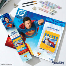 Cargar imagen en el visor de la galería, Superman - Krypto con el skyline