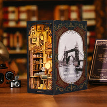 Cargar imagen en el visor de la galería, Book Nook - Cuarto Oscuro Figured'Art
