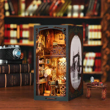 Cargar imagen en el visor de la galería, Book Nook - Cuarto Oscuro
