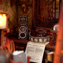 Cargar imagen en el visor de la galería, Book Nook - Cuarto Oscuro