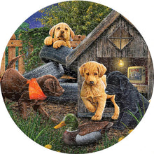 Cargar imagen en el visor de la galería, Puzzle de madera - Perros junto al cobertizo