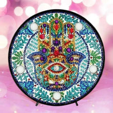 Cargar imagen en el visor de la galería, Lámpara LED Diamond Painting Mano Hamsa