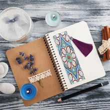 Cargar imagen en el visor de la galería, Marcapáginas Diamond Painting Flores