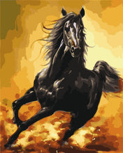 Cargar imagen en el visor de la galería, Caballo negro galopando de frente