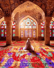 Cargar imagen en el visor de la galería, En una mezquita