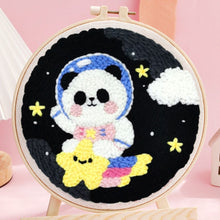 Cargar imagen en el visor de la galería, Punch Needle Panda de cosmonauta