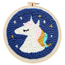 Cargar imagen en el visor de la galería, Punch Needle Unicornio