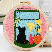 Cargar imagen en el visor de la galería, Punch Needle Gato junto a la ventana