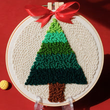 Cargar imagen en el visor de la galería, Punch Needle Un árbol de Navidad