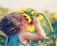 Cargar imagen en el visor de la galería, Pintar Por Números - Niña Con Flores - Figuredart - Flores