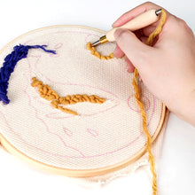 Cargar imagen en el visor de la galería, Punch Needle Oso pequeño feliz