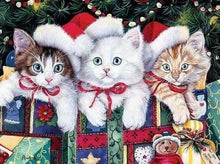 Cargar imagen en el visor de la galería, Punto De Cruz Diamante - Punto De Cruz Diamante - Tres Gatitos De Navidad - Figuredart - Gatos Mascotas Navidad Punto De Cruz Diamante